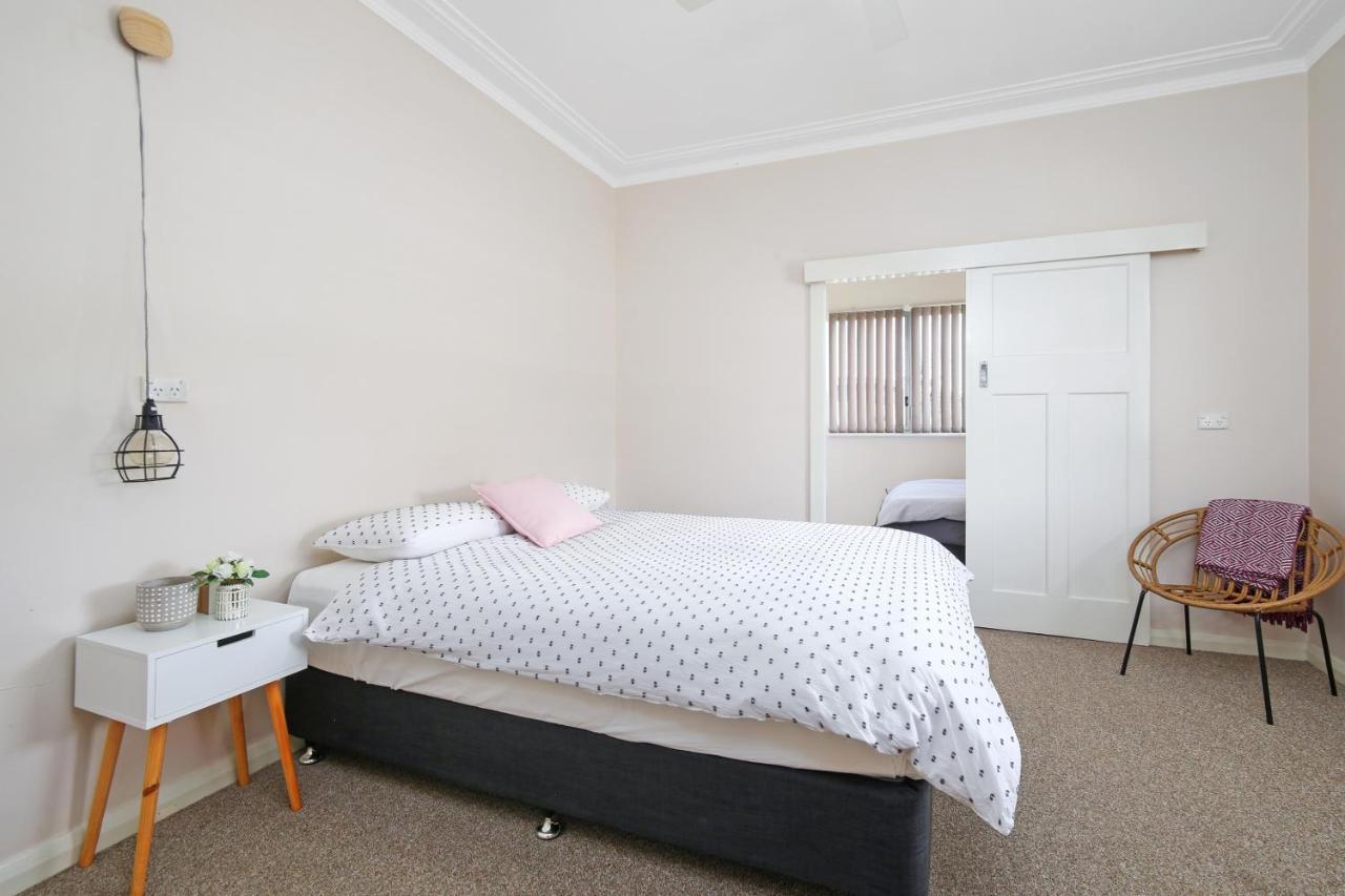 King'S Park Villa Tamworth Exteriör bild
